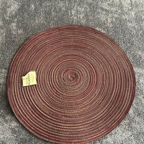 Set of 4 15 inch Stria round Placemats nwt - Picture 1 of 1